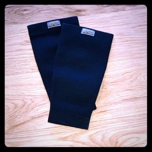 Brand New EXO calf sleeves - black